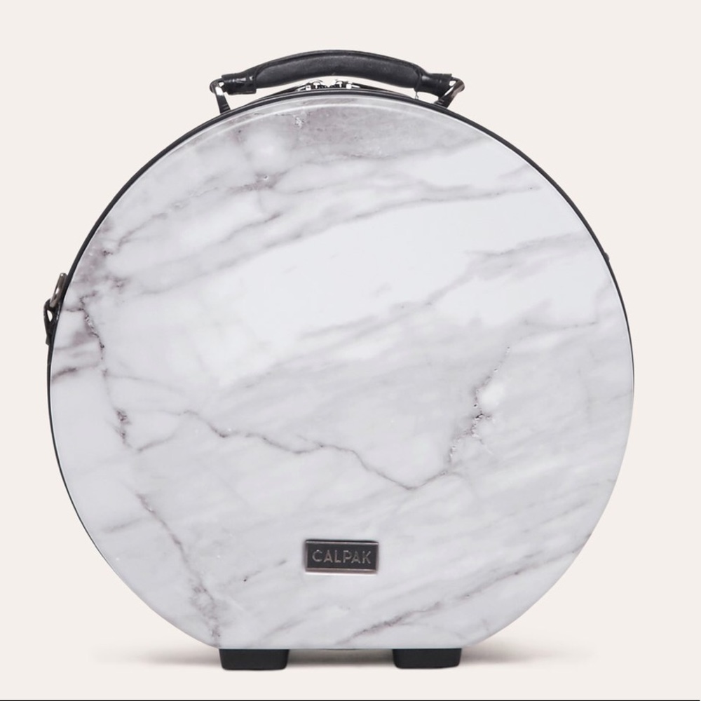 Calpak: Baye Small Hat Box in Milk Marble